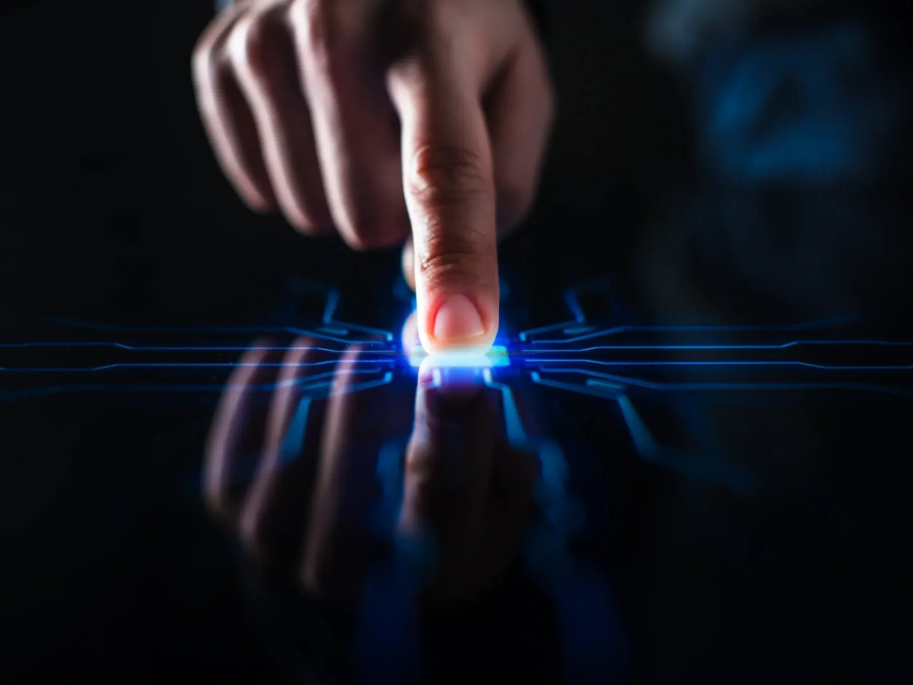 tum-campus-heilbronn-digitalization-at-tum human finger pushes touchscreen
