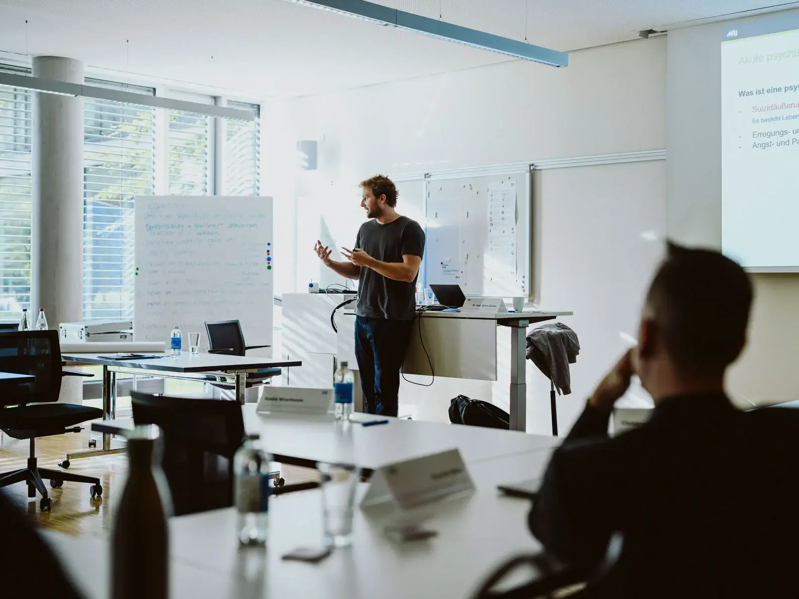 tum-campus-heilbronn-what's-in-it-for-you Man presenting in a class room