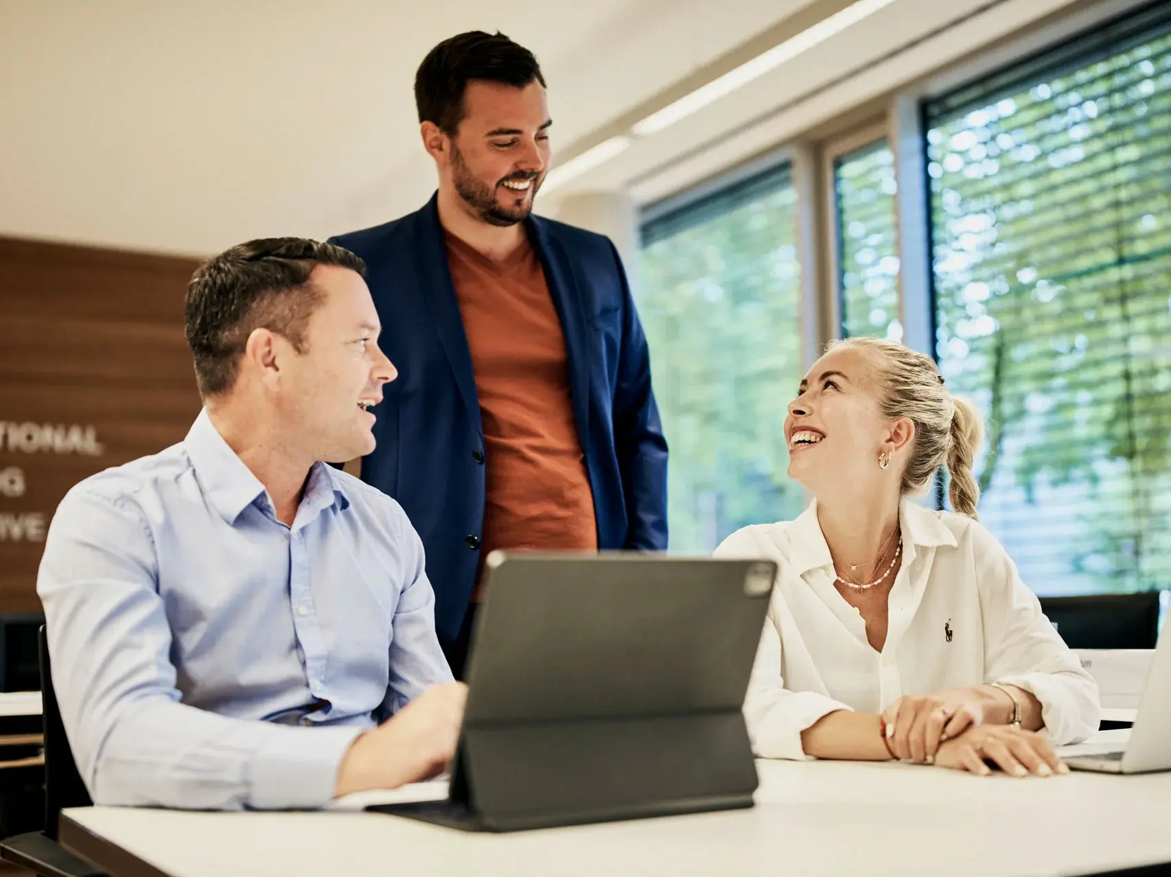 tum-campus-heilbronn-trust-us Business team working at office